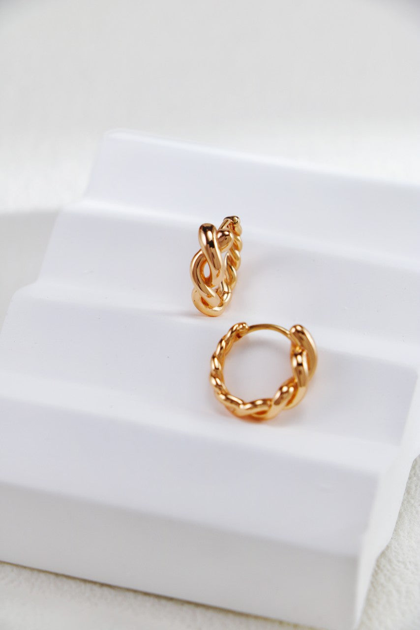 Minimalist Twisted Hoop Earrings-2